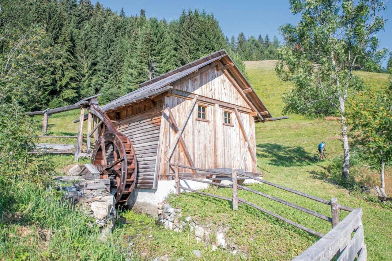 Вілла Silentium Dolomites Chalet Since 1600 Монгуельфо Екстер'єр фото